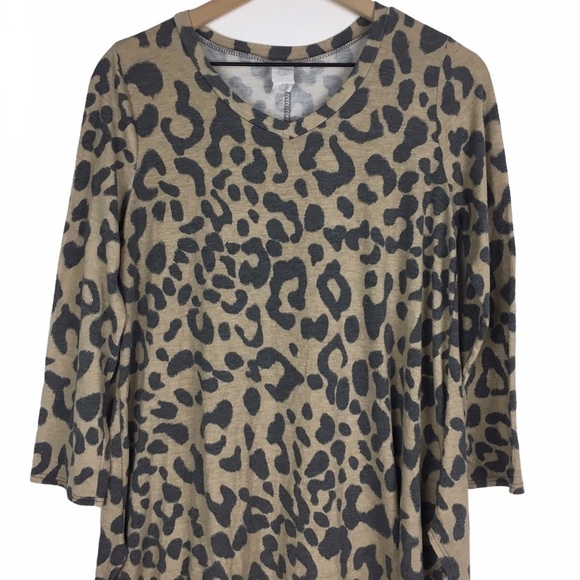 BOUTIQUE Tunic Top Animal Print Hi Lo Hem 3/4 Sleeves Cheetah Leopard Size Large - Picture 2 of 7